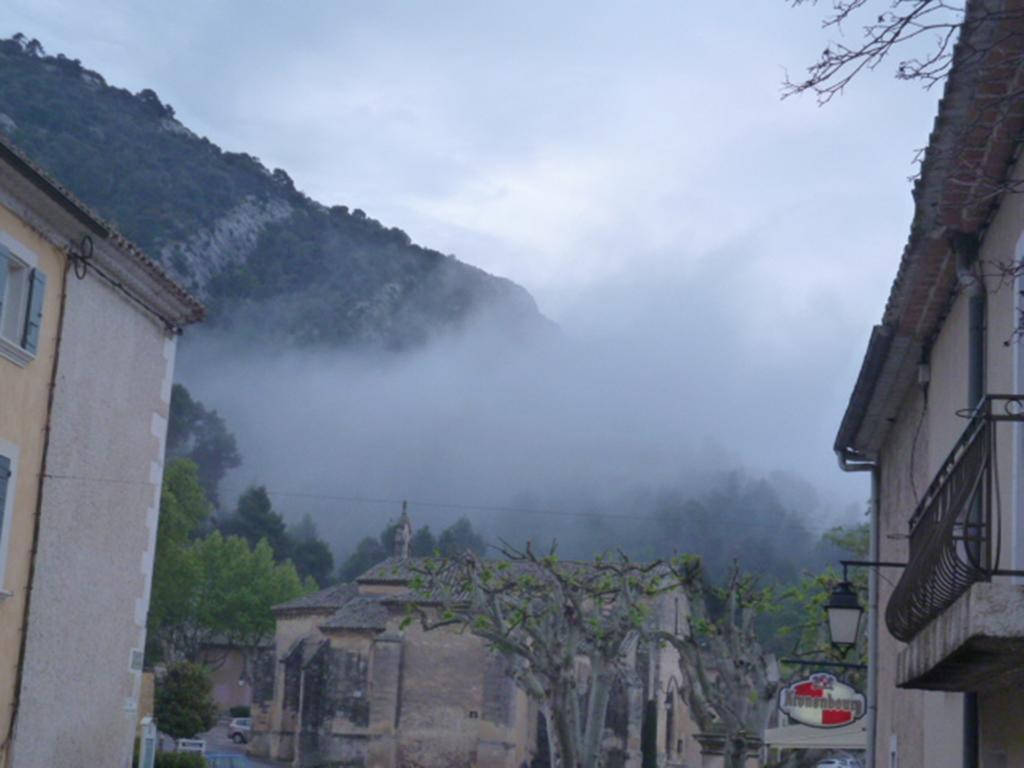 Gite Fa Mille Maison Bleu Robion en Luberon Dış mekan fotoğraf