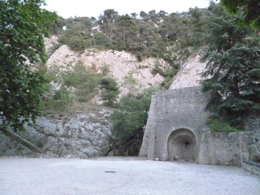 Gite Fa Mille Maison Bleu Robion en Luberon Dış mekan fotoğraf
